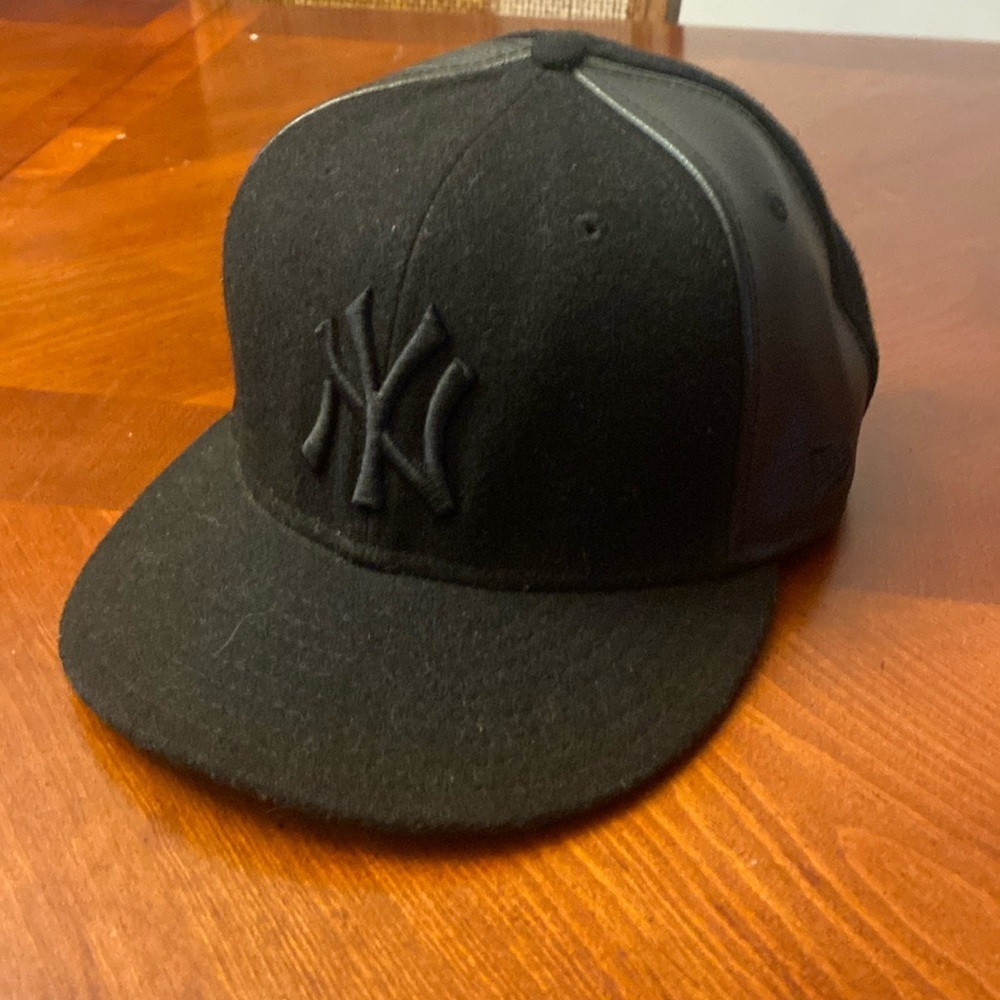 59Fifty New York Yankees Leather & Wool Fitted Hat Size 7 1/8